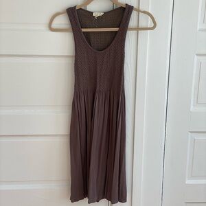 Chic Sleeveless Midi Dress in Rich Brown
